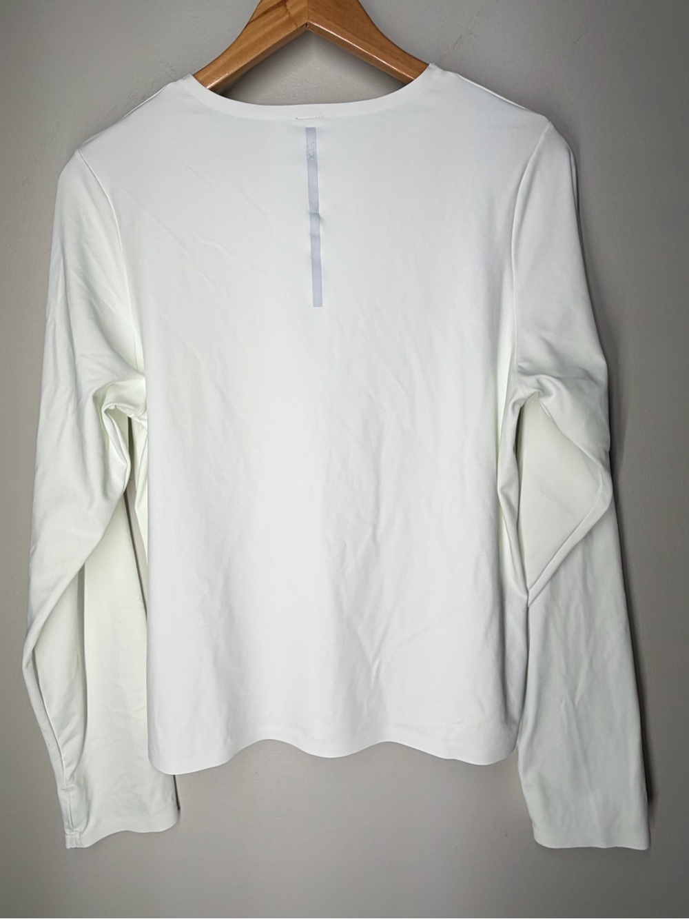 Victoria’s Secret VSX Elevate Long Sleeve Performance Activewear Top Gym - Picture 11 of 12